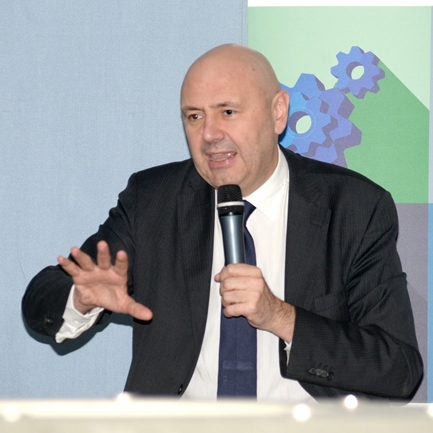 Maffè (Bocconi) "Investimenti sulla fibra, il Governo scoraggia gli operatori"