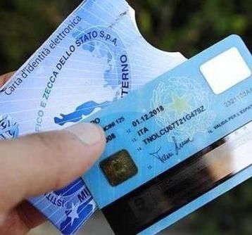 Impronte e microchip, ecco la nuova carta d'identità elettronica