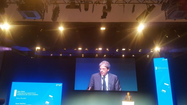 Via a Open Meter. Gentiloni: "Piano Enel darà ossigeno a economia italiana"