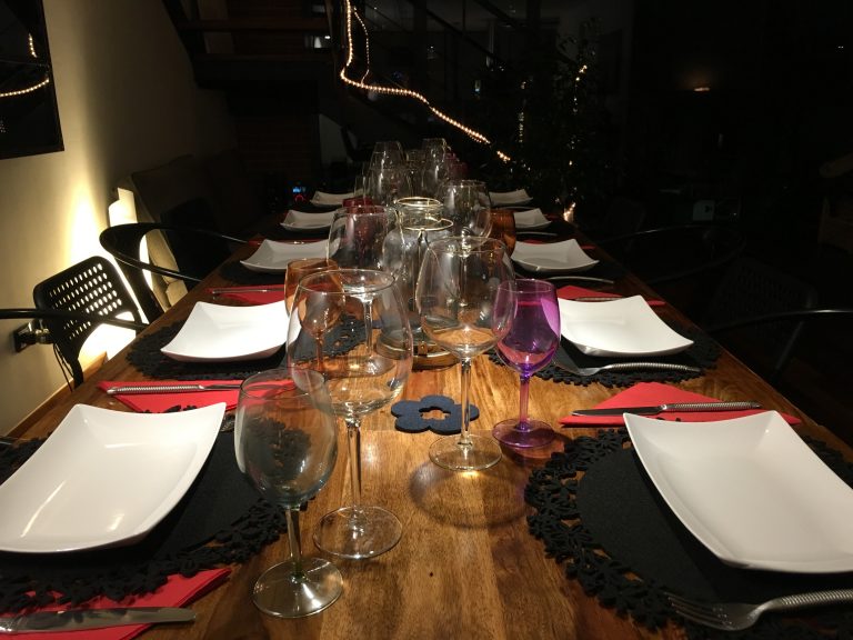 social-eating-home-170118131426