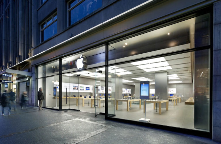 Fumo dall'iPhone, evacuato Apple Store a Zurigo