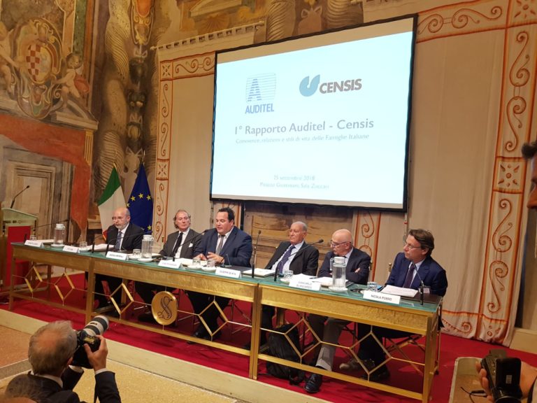 Sono 8 su 10 le famiglie connesse, ma solo la metà ha la banda larga