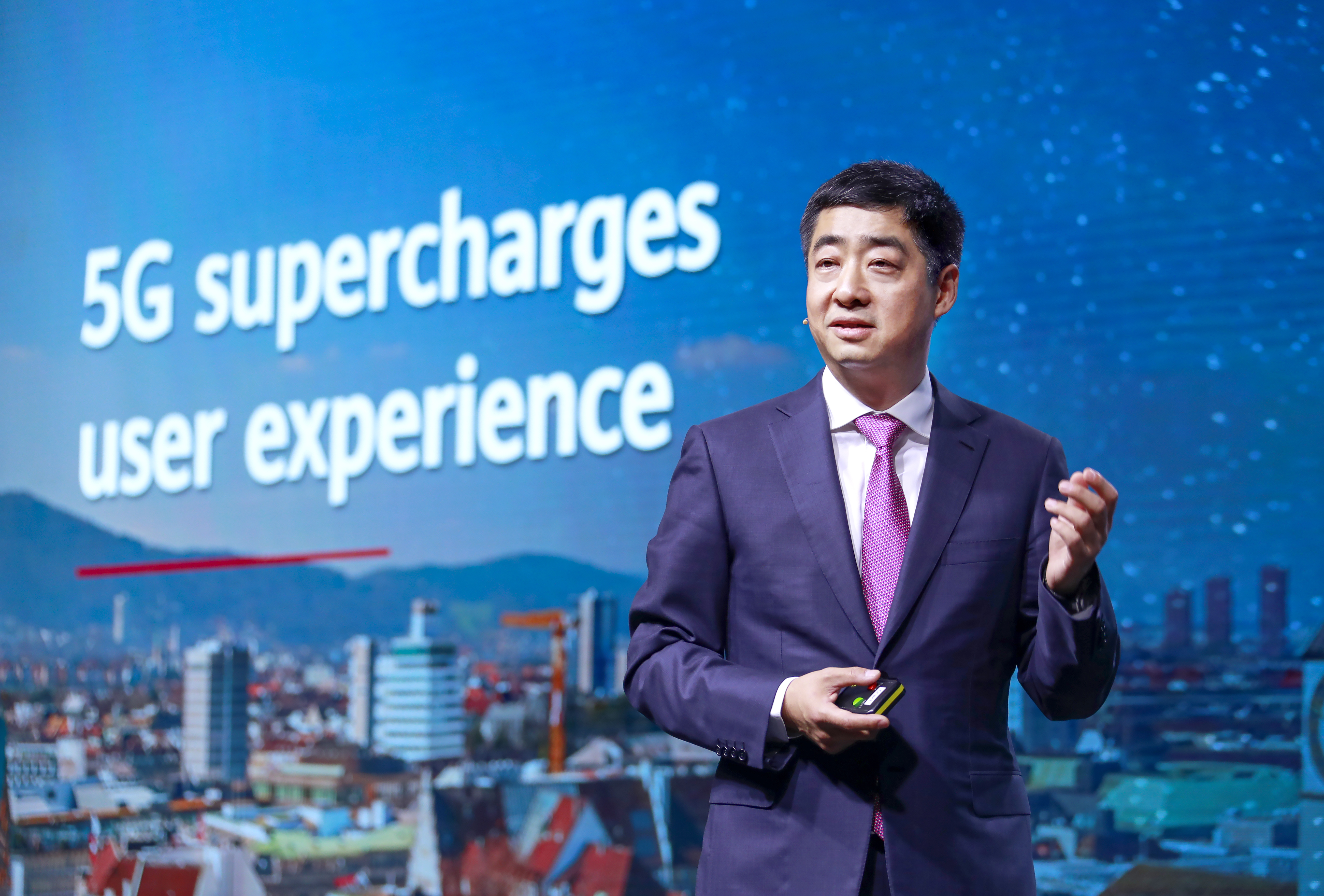 Huawei, Ken Hu: “Abbiamo superato la tempesta, pronti a tornare in pista”