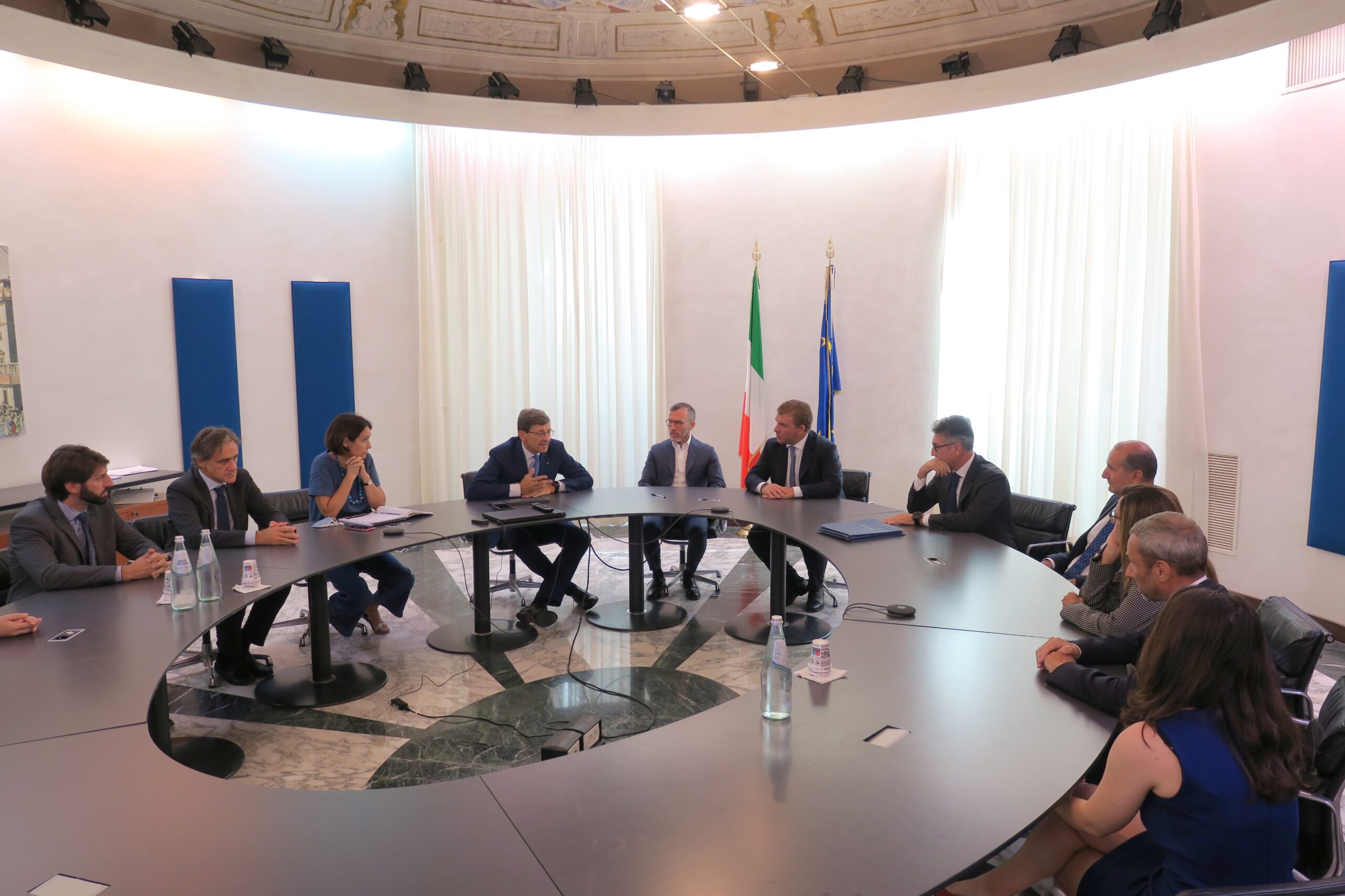 Banda ultralarga per scuola e sanità: firmati i contratti, via ai cantieri