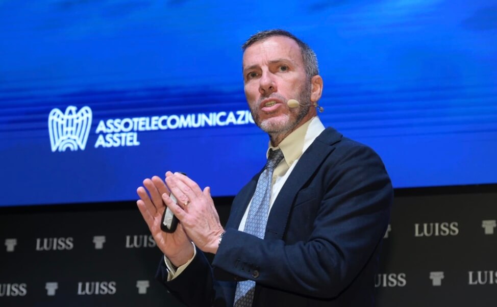 politica industrialiale tlc Italia