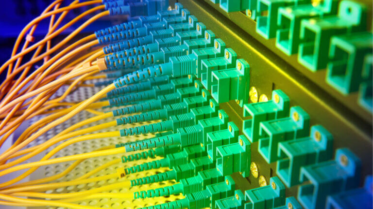 banda-ultralarga-reti-broadband-fibra