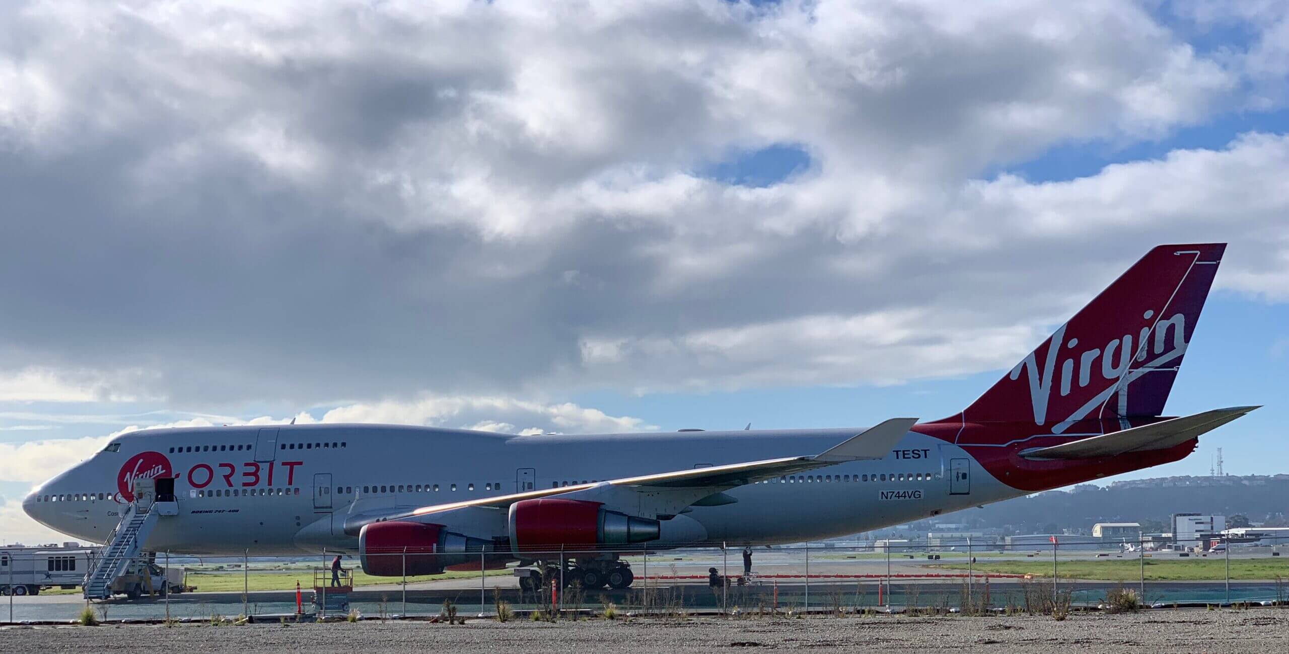 Virgin_Orbit_747_Cosmic_Girl_at_Long_Beach_Airport-1-scaled