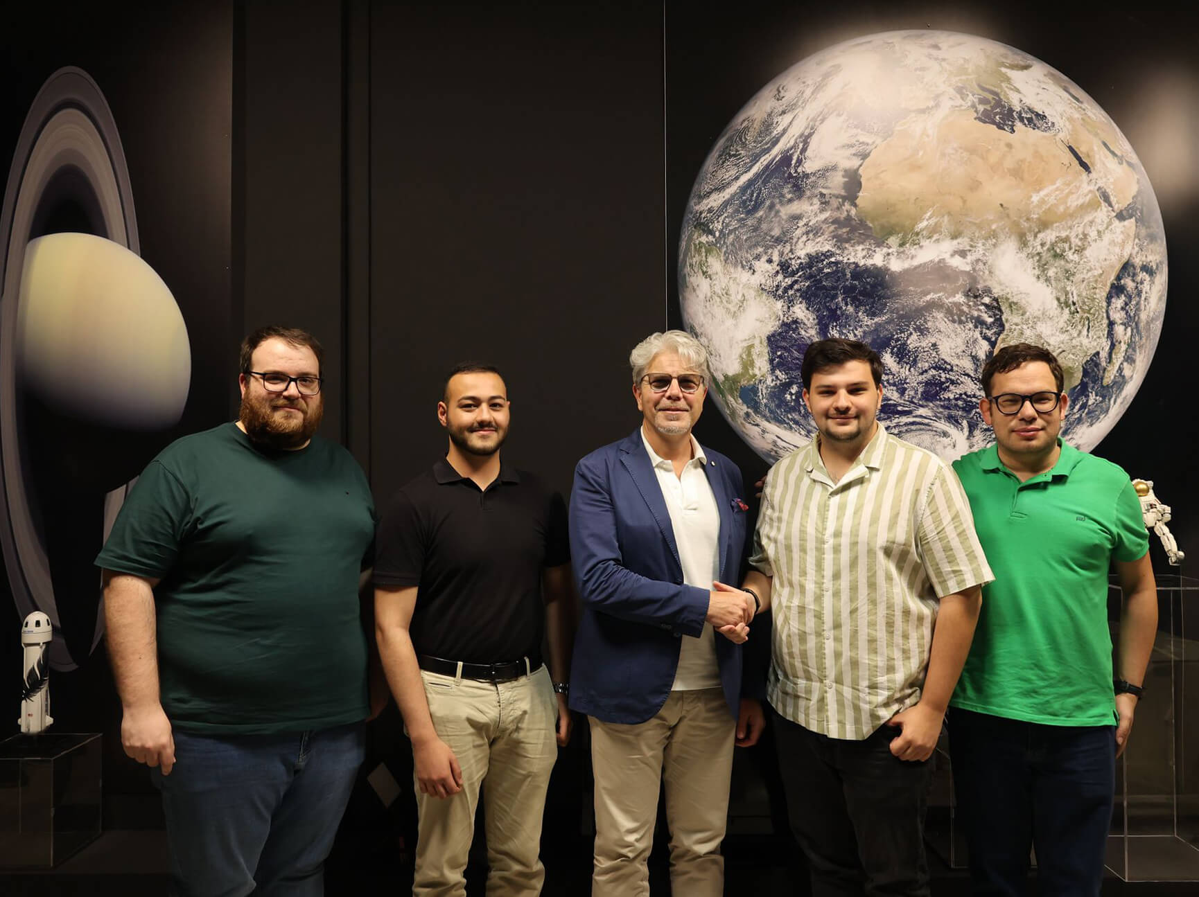 Mattia Barbarossa con il team Space factory