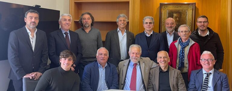 Giovanni-Squame-Presidente-ALI-Spa-con-i-soci-del_480788546