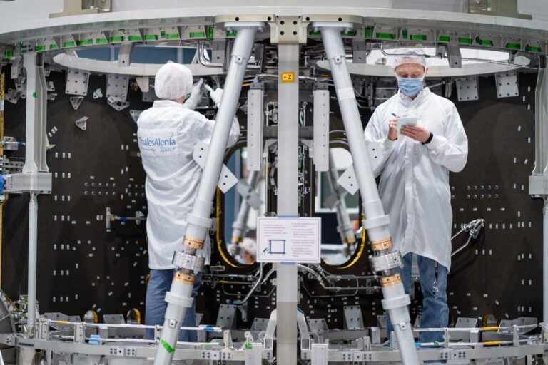 Orion_ESM4_ⒸThales-Alenia-Space_01-scaled