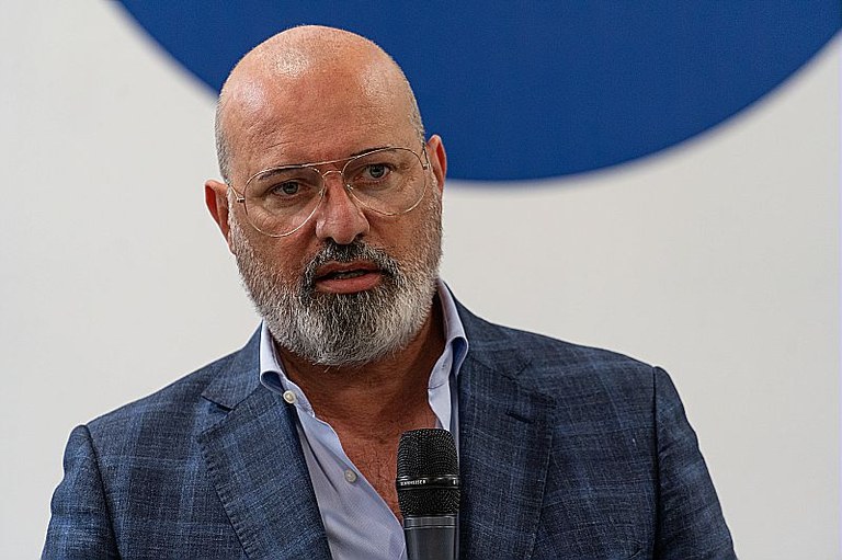 e8a03a98-ce12-48a8-bfd6-f163ede4979d