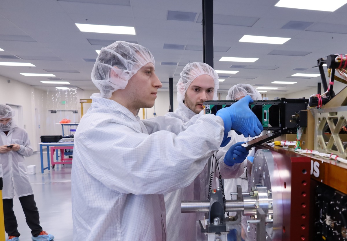 74b45d80-8e87-3b53-8931-74bb5617a341__L