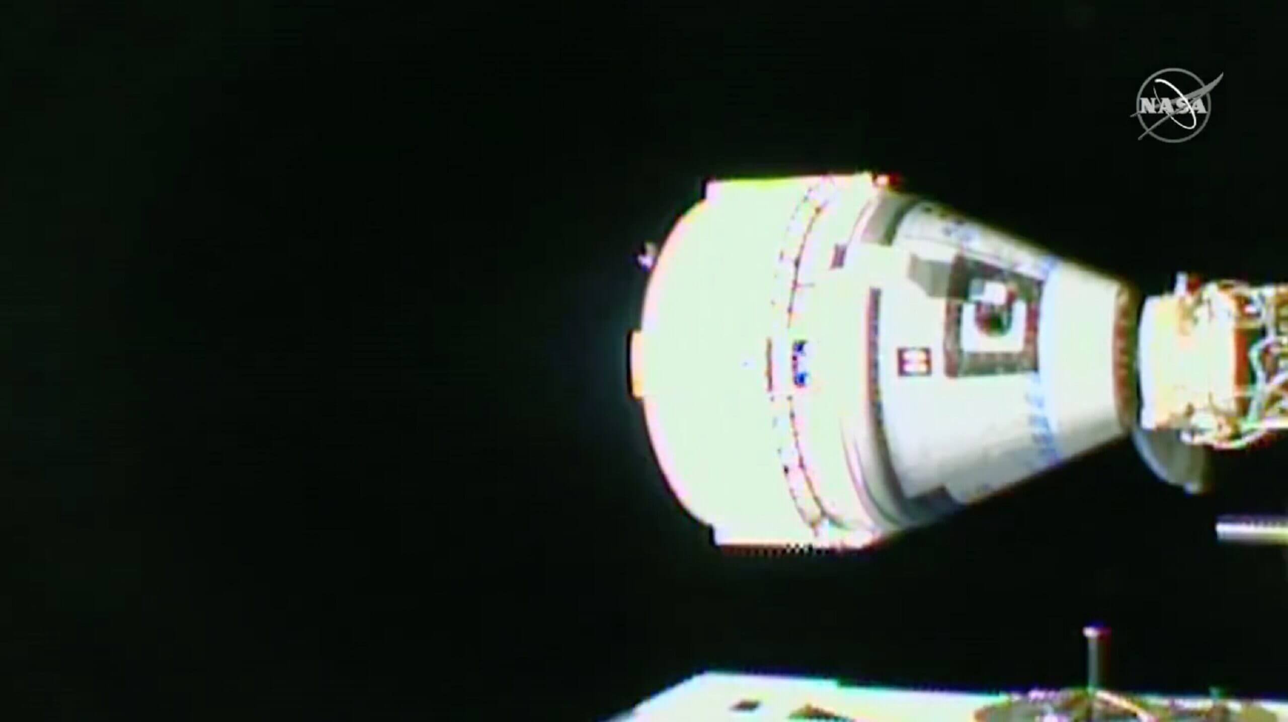 OFT2_20May2022_StarlinerDockedScreengrab_PhotographerOlson_001_hires-scaled