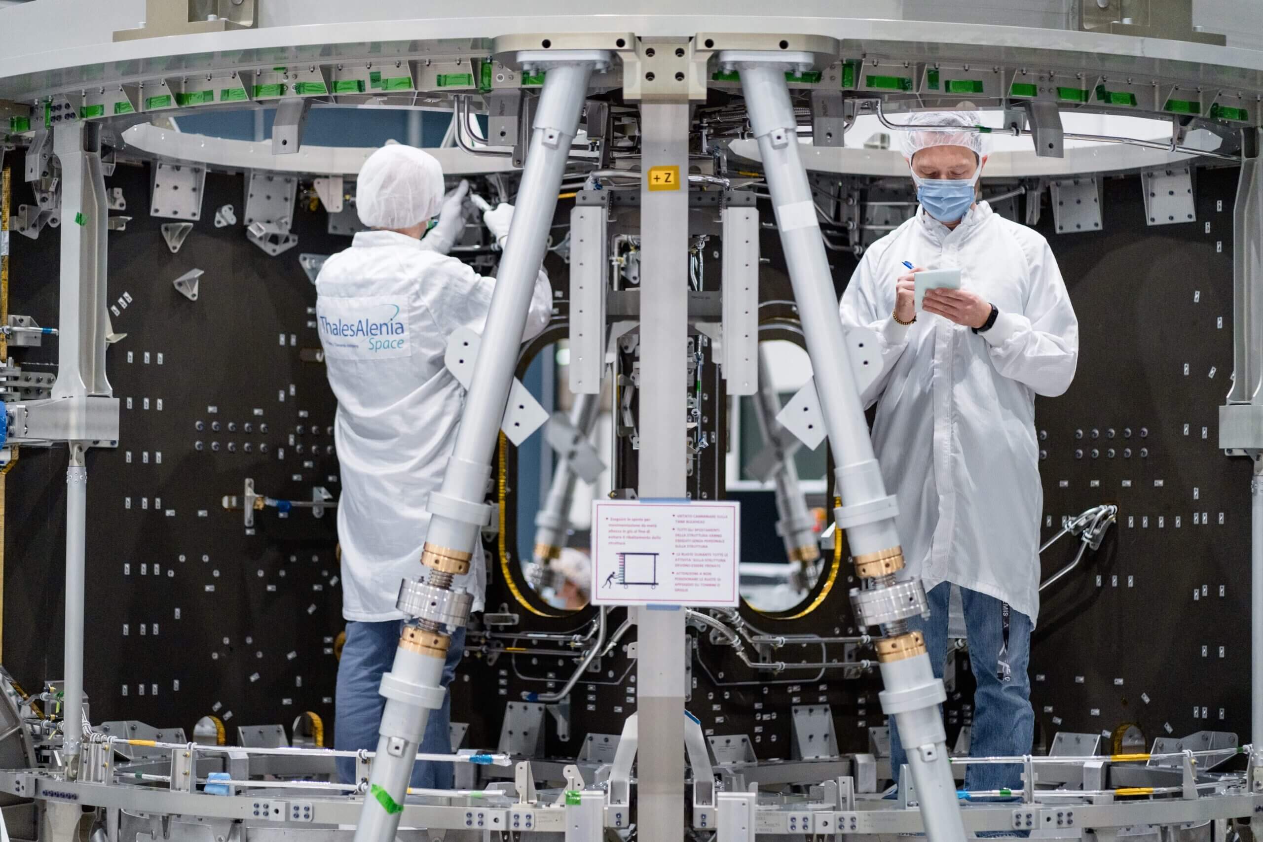 Orion_ESM4_ⒸThales-Alenia-Space_01-scaled