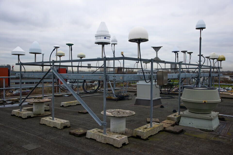 Nav_Lab_rooftop_antennas_article