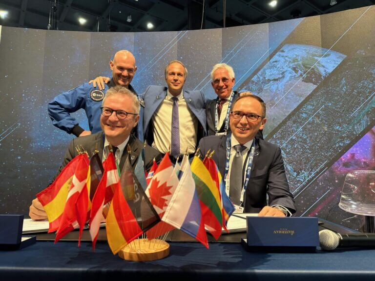 Moonlignt_signining Ceremony