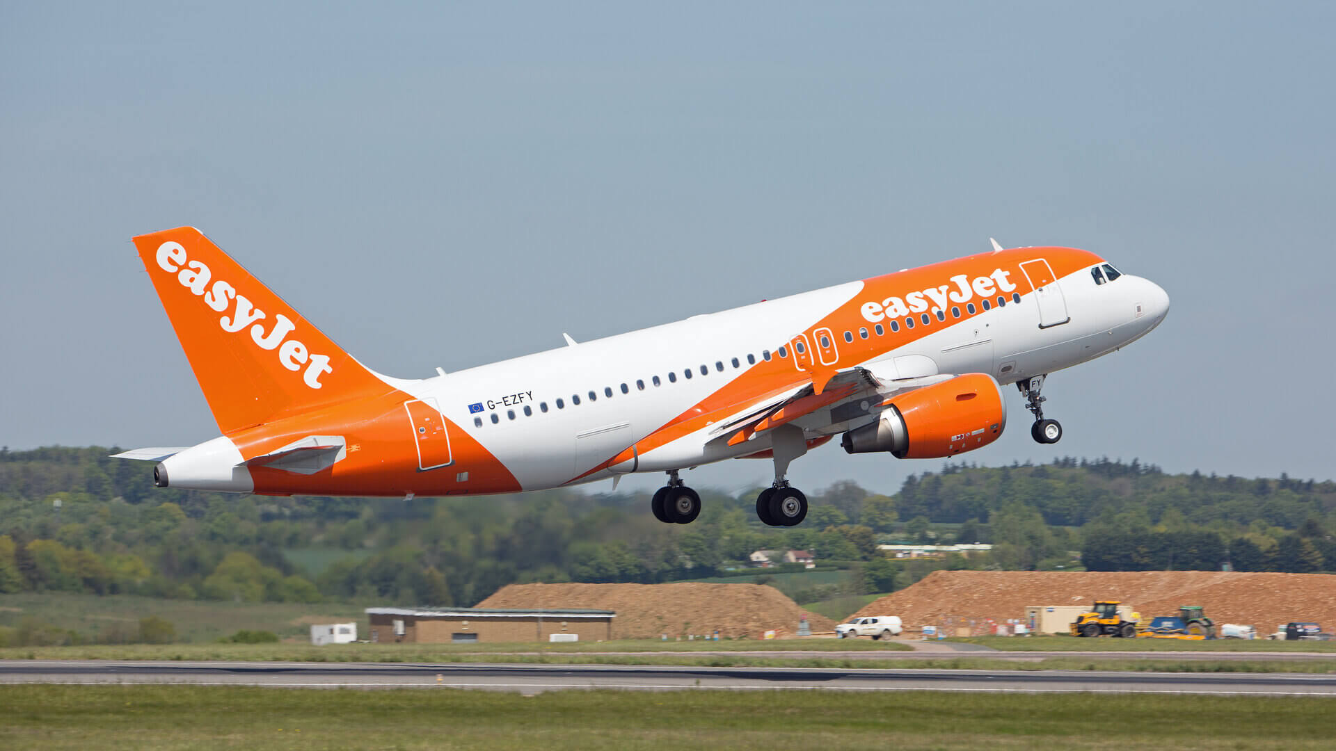 easyJet_take_off_pillars