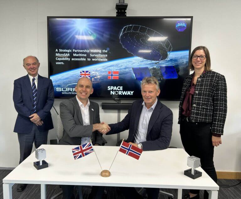 Space-Norway-SSTL-Teaming-Signing-Sept-25