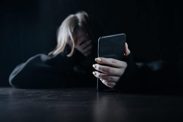 Young,Teenager,Female,Girl,With,Smartphone,Felling,Lonely,And,Hopeless.