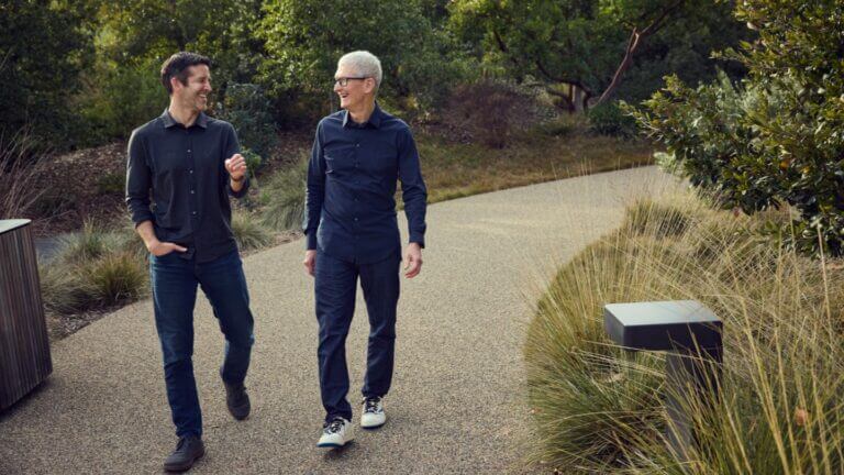 Apple, Tim Cook molla il timone: John Ternus nuovo ceo