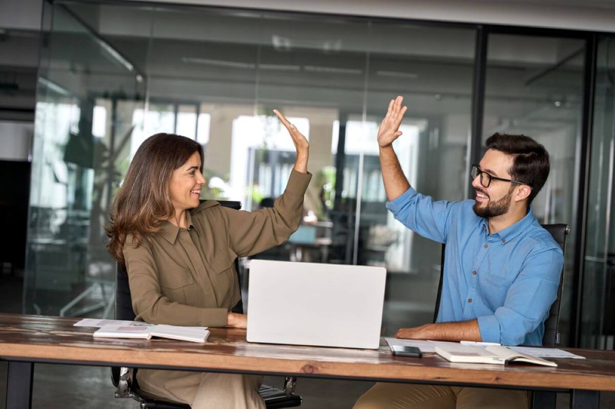 Conto aziendale Finom offerta, bonus 350 euro e interessi del 5%