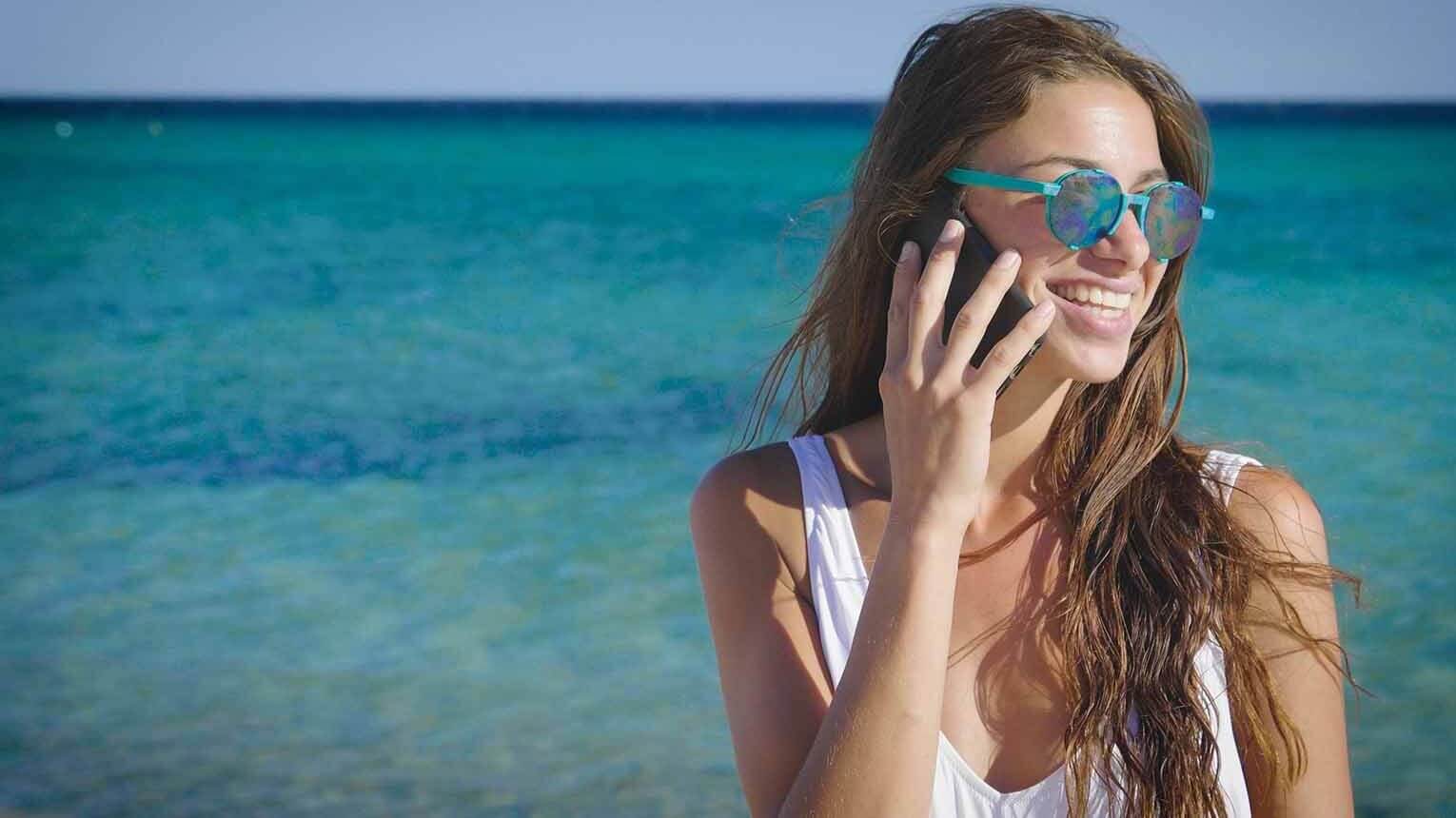 Iliad, chiamate illimitate all’estero: con Top 30 Mondo minuti senza limiti e 300 GB a 12,99 euro al mese