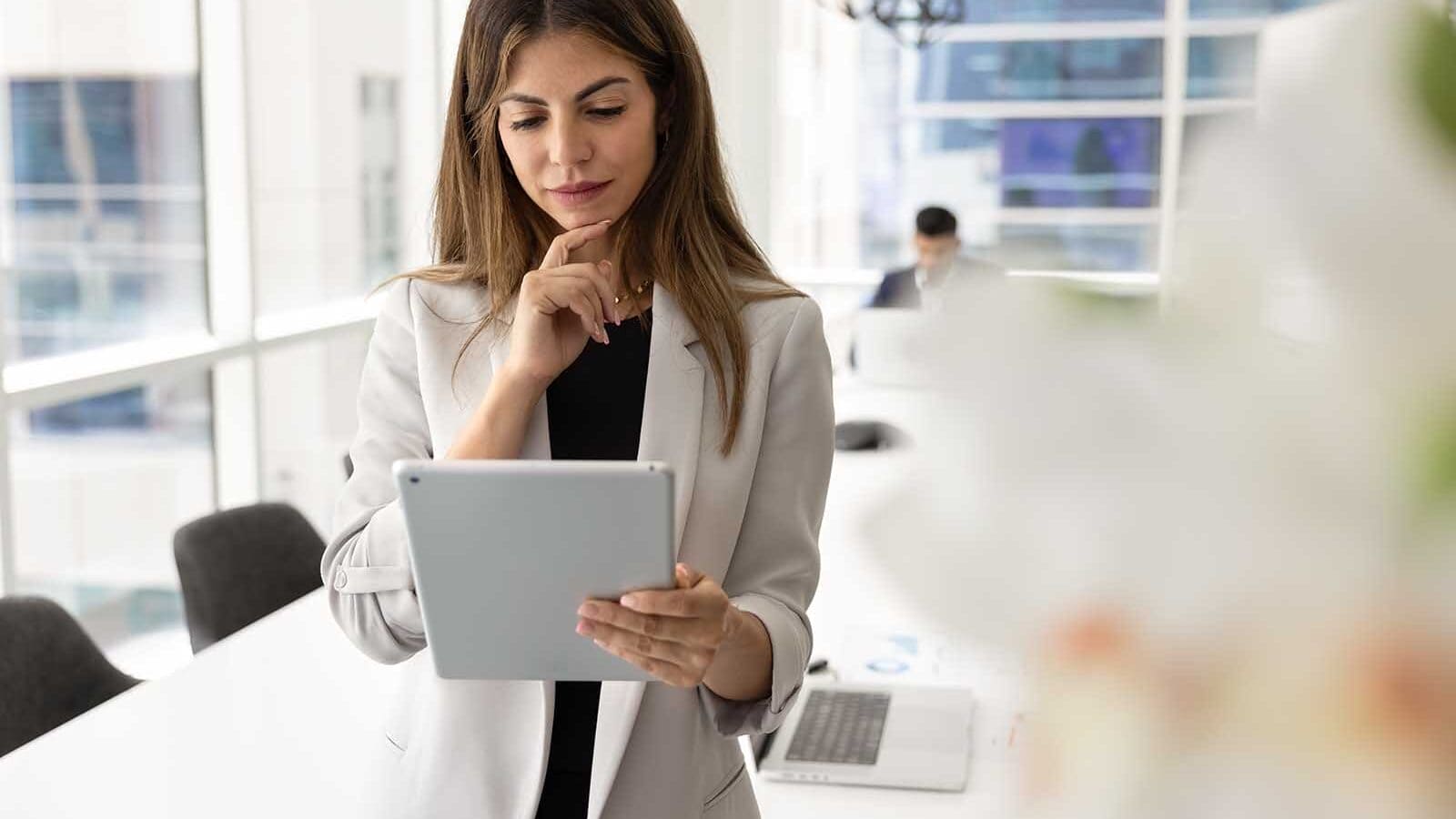 TIM Full Fibra Business in promo a 24,90 euro al mese: connettività fino a 2,5 Giga, modem Wi-Fi 7 e IP statico per aziende
